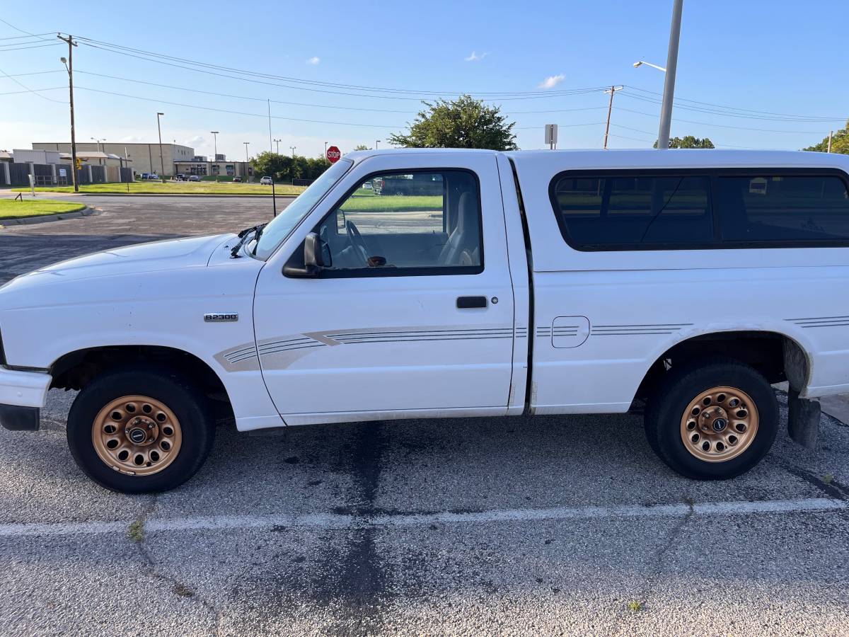 Mazda-b2300-1994-white-4