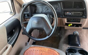 Mazda-b2300-1994-white-5