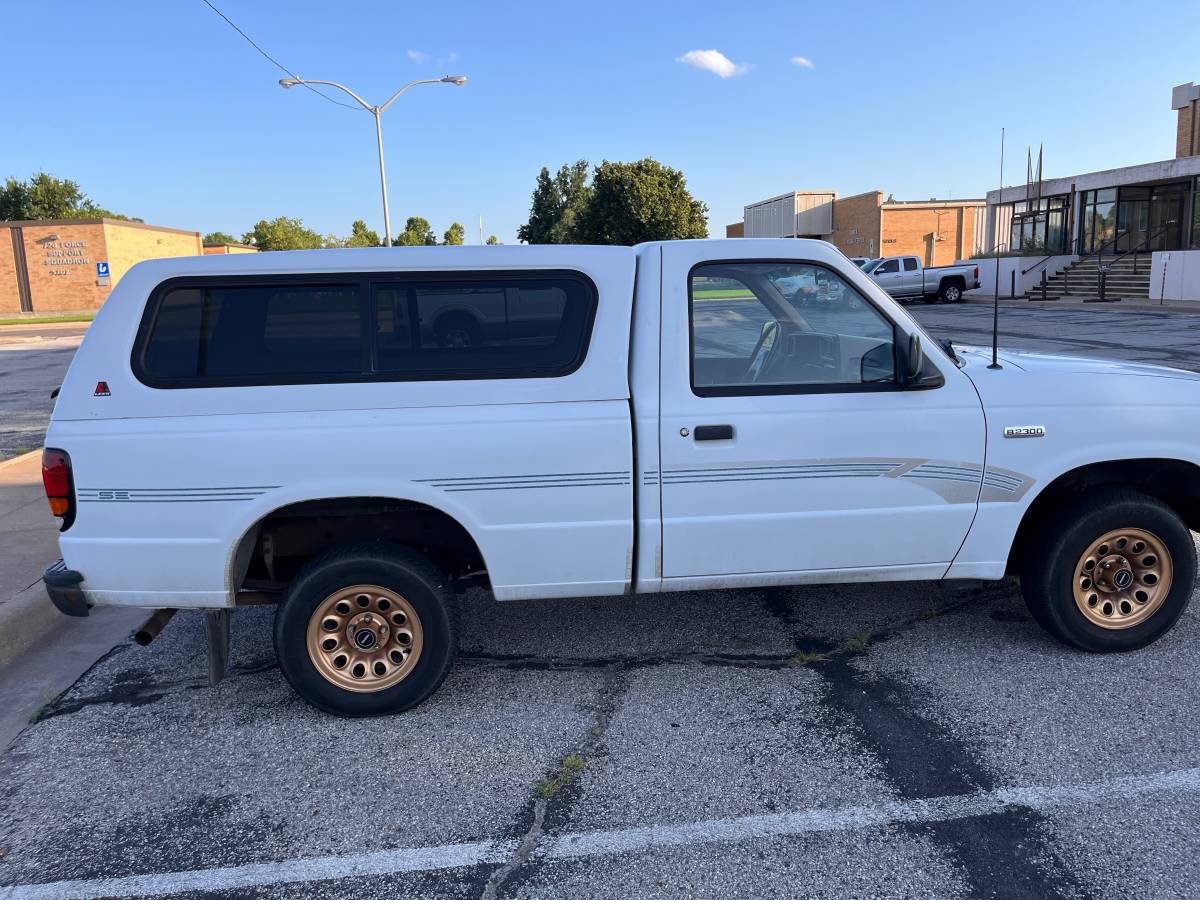 Mazda-b2300-1994-white-9