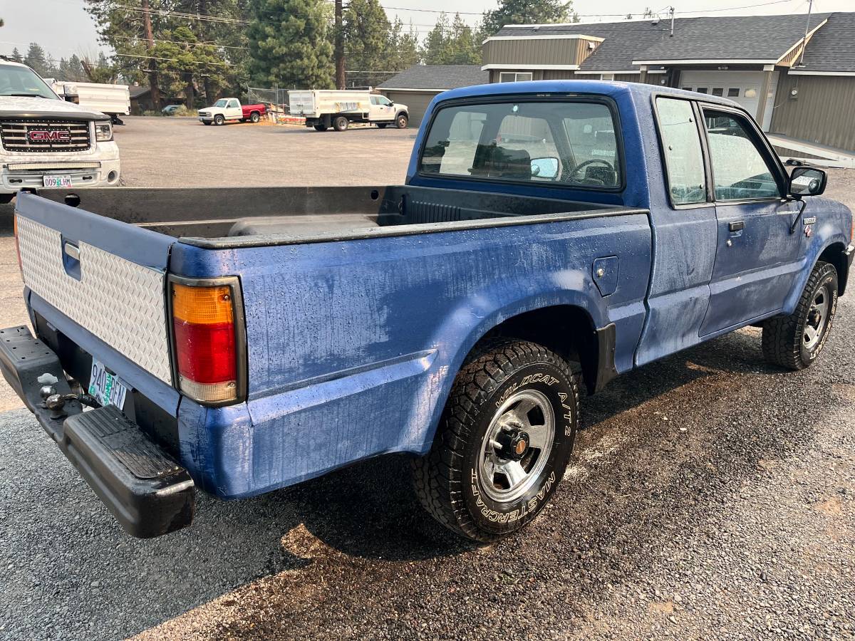 Mazda-b2600-4x4-1989-blue-1