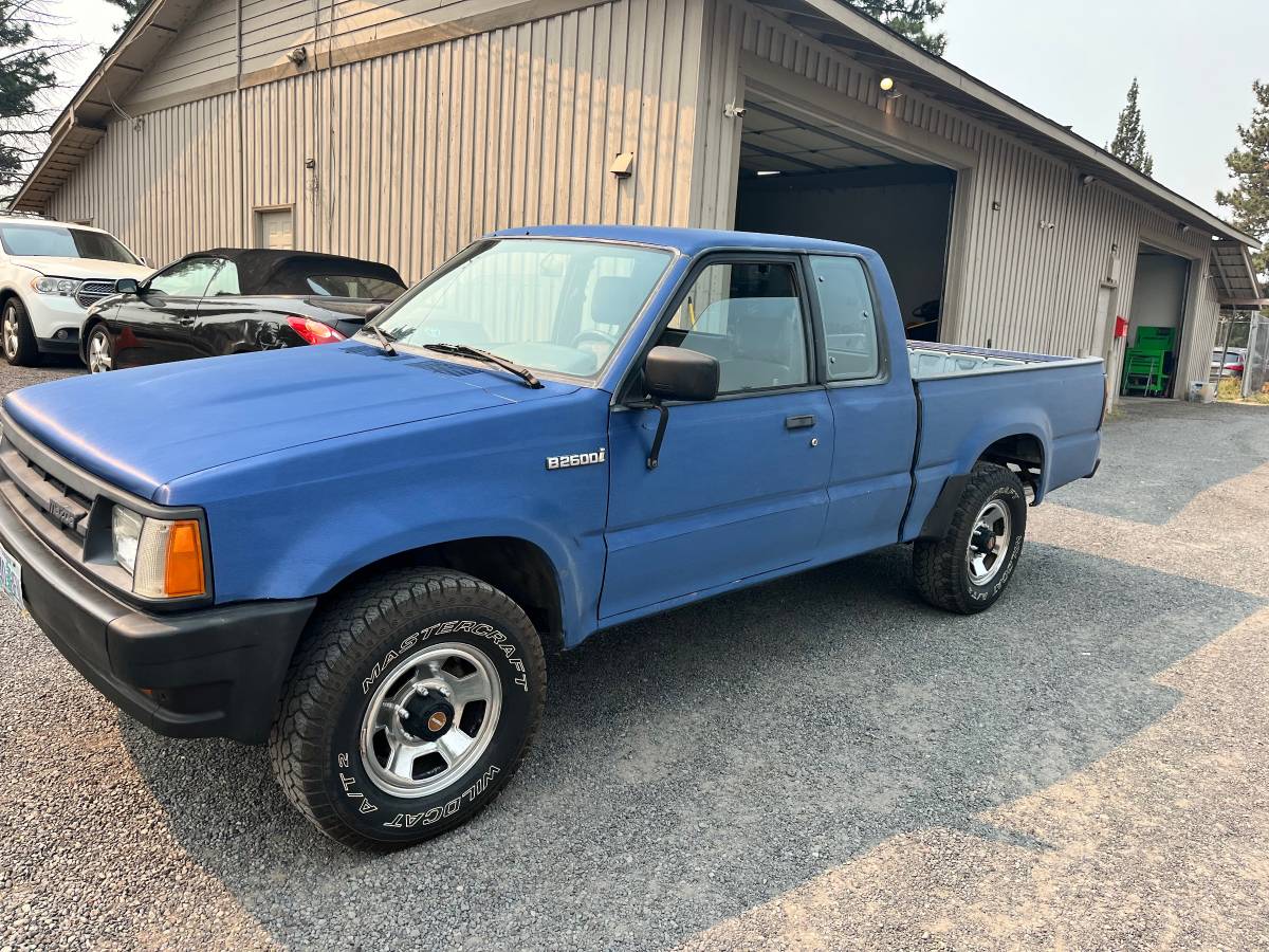 Mazda-b2600-4x4-1989-blue-9