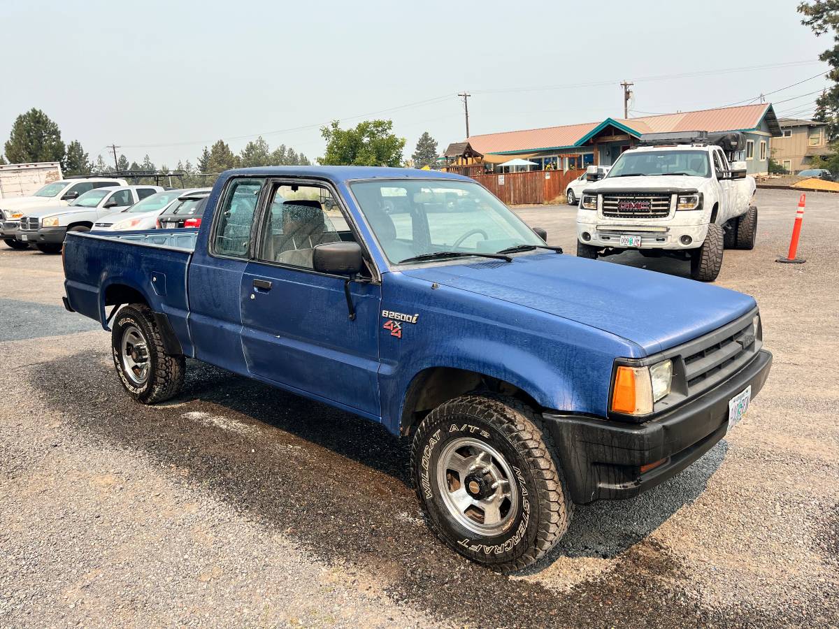 Mazda-b2600-4x4-1989-blue