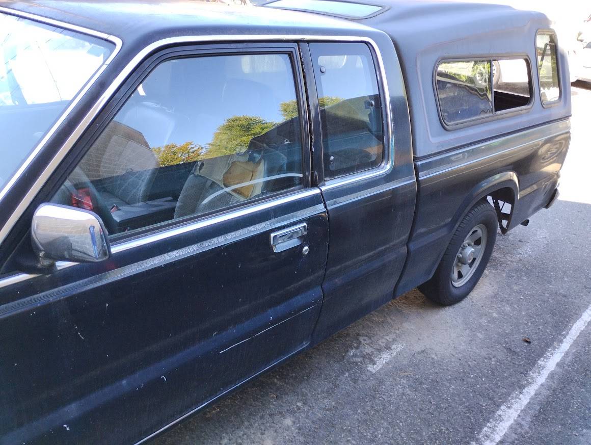 Mazda-b2600i-1991-black
