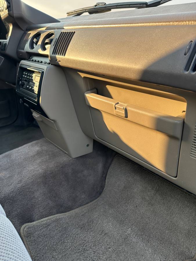 Mazda-mpv-1992-10