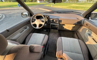 Mazda-mpv-1992-13