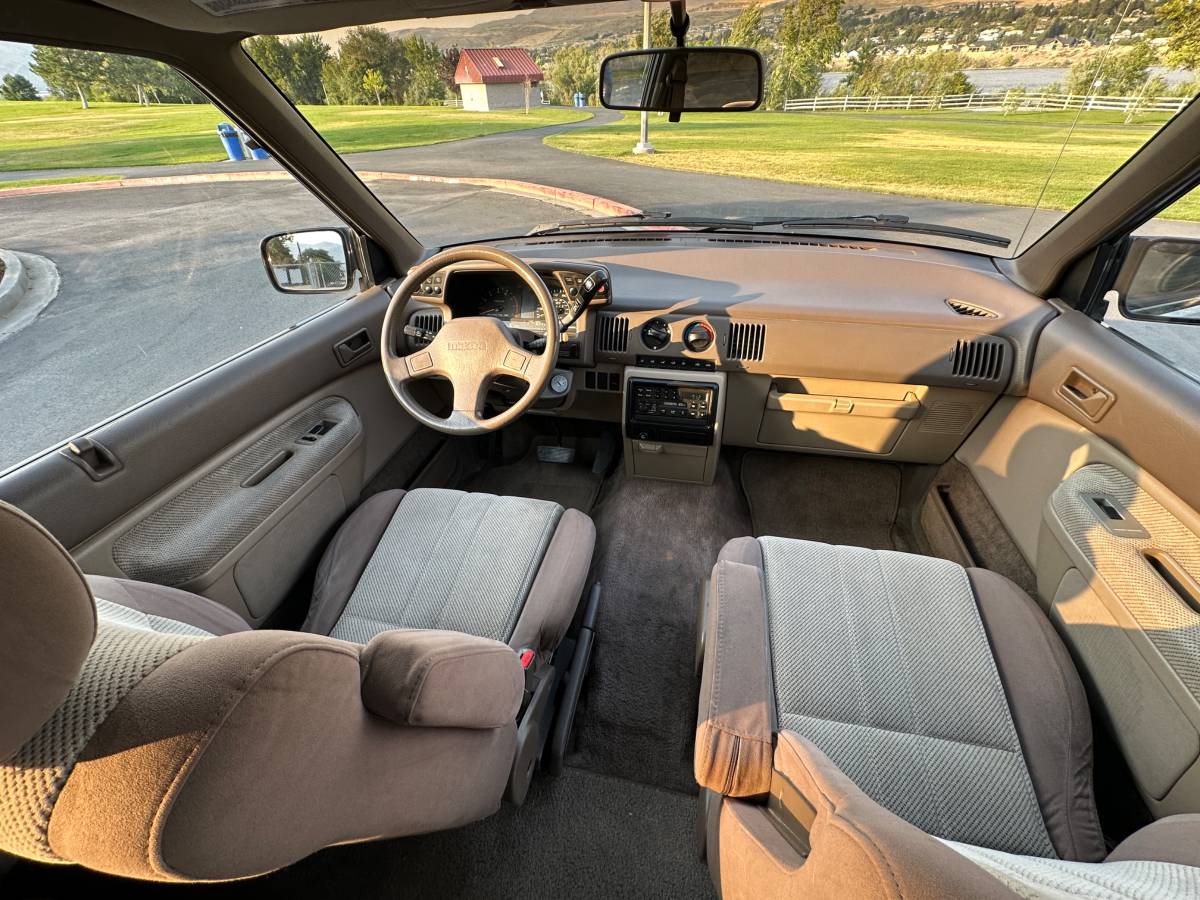 Mazda-mpv-1992-13