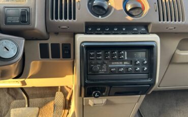 Mazda-mpv-1992-17