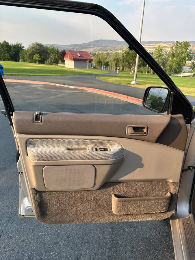 Mazda-mpv-1992-8