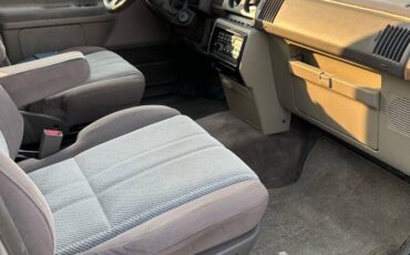 Mazda-mpv-1992-9