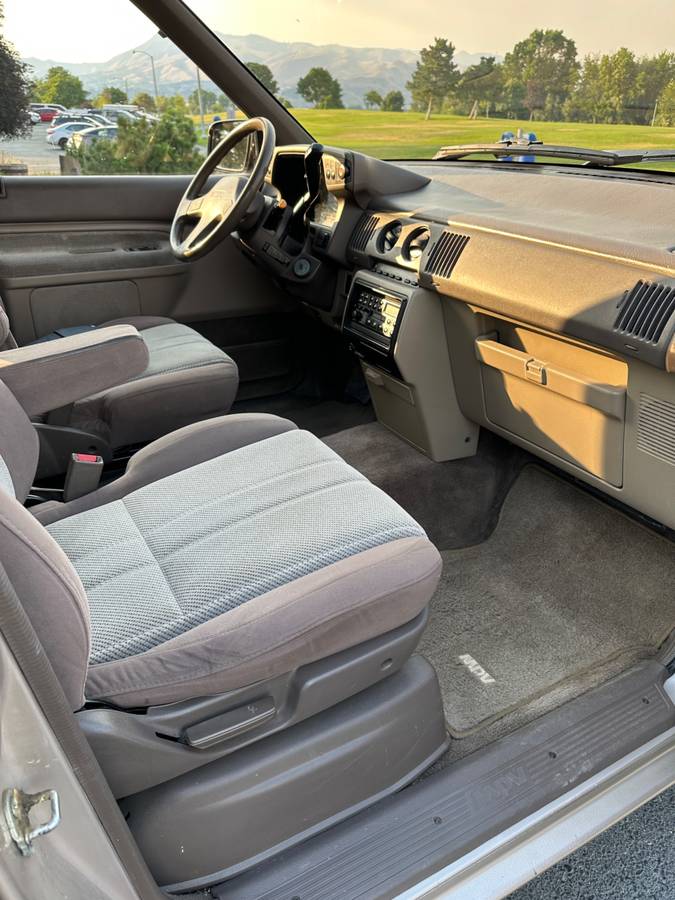 Mazda-mpv-1992-9