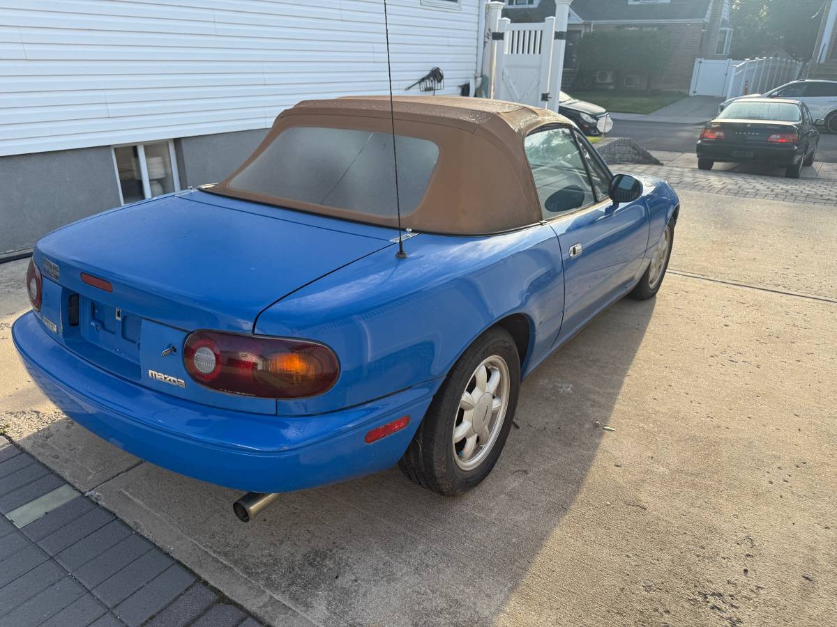 Mazda-mx-5-coupe-1991-blue