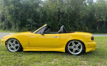 Mazda-mx-5-miata-1990-yellow-4