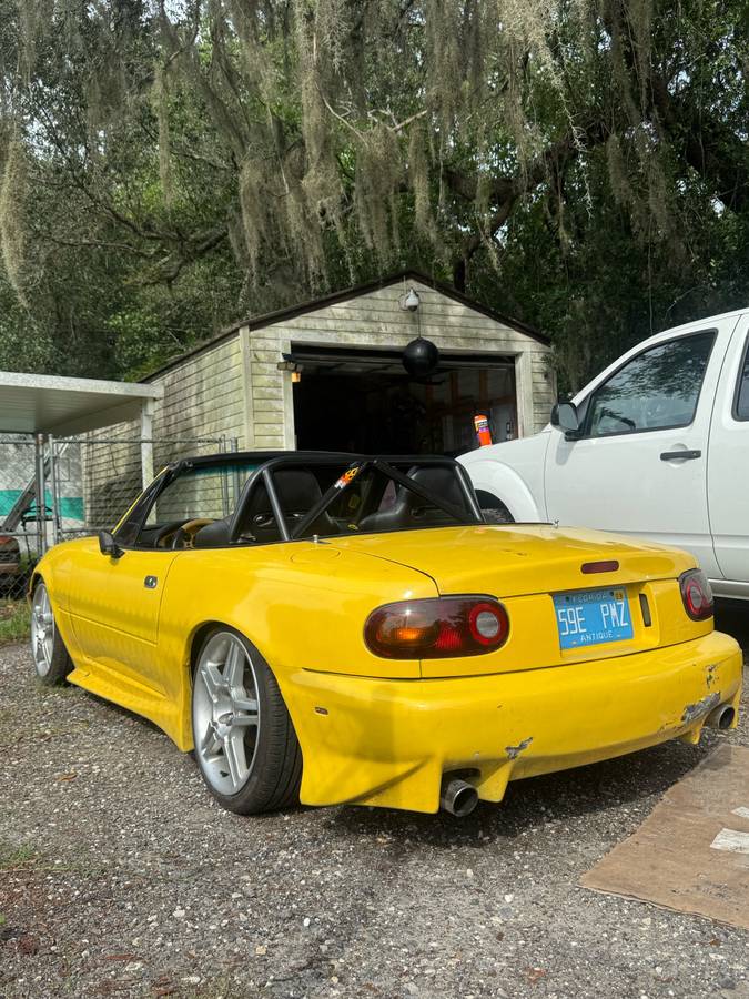 Mazda-mx-5-miata-1990-yellow-5