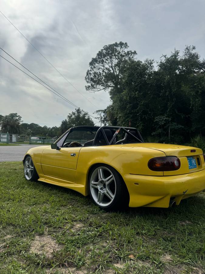 Mazda-mx-5-miata-1990-yellow