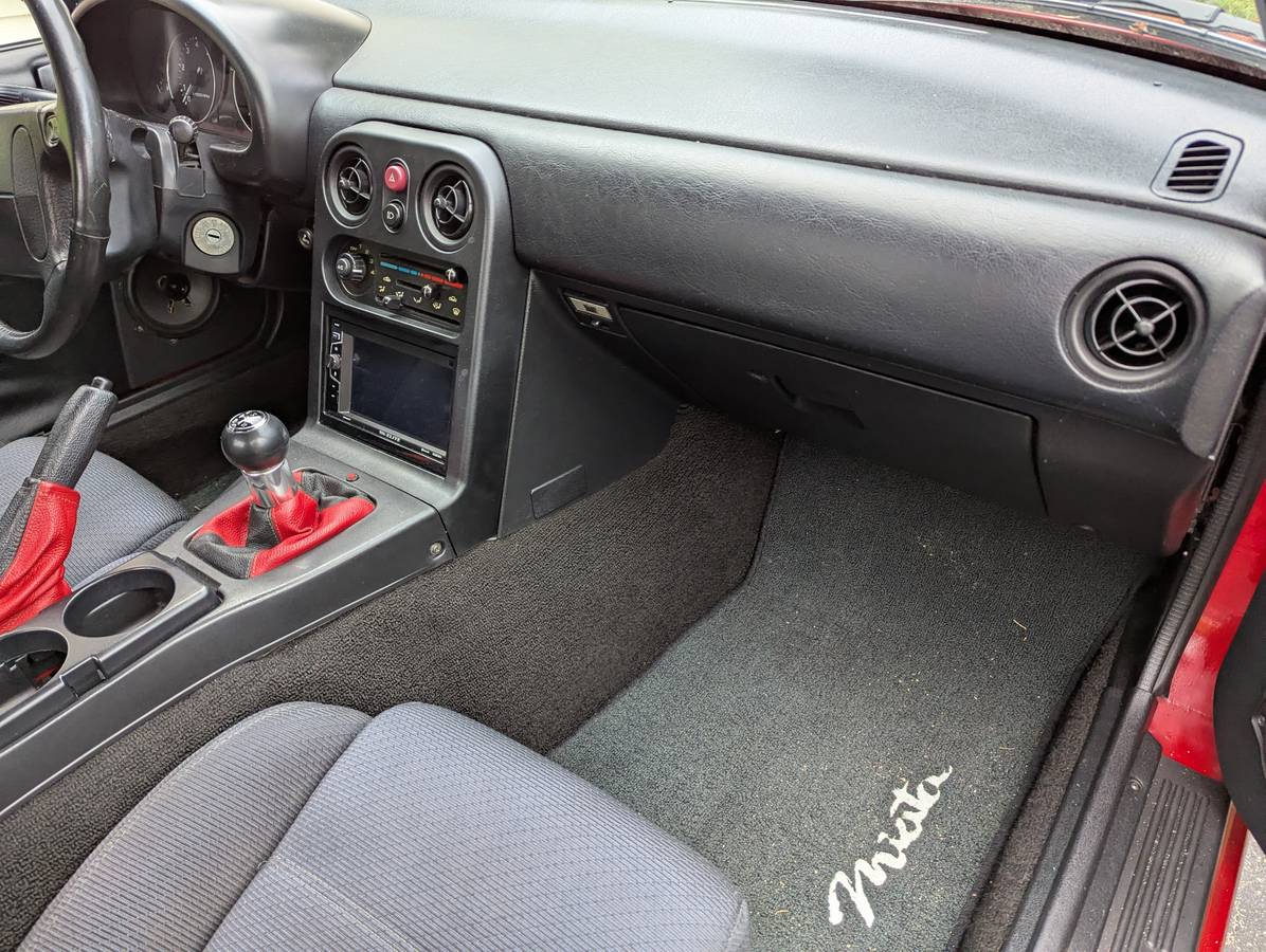 Mazda-mx-5-miata-1992-red-9