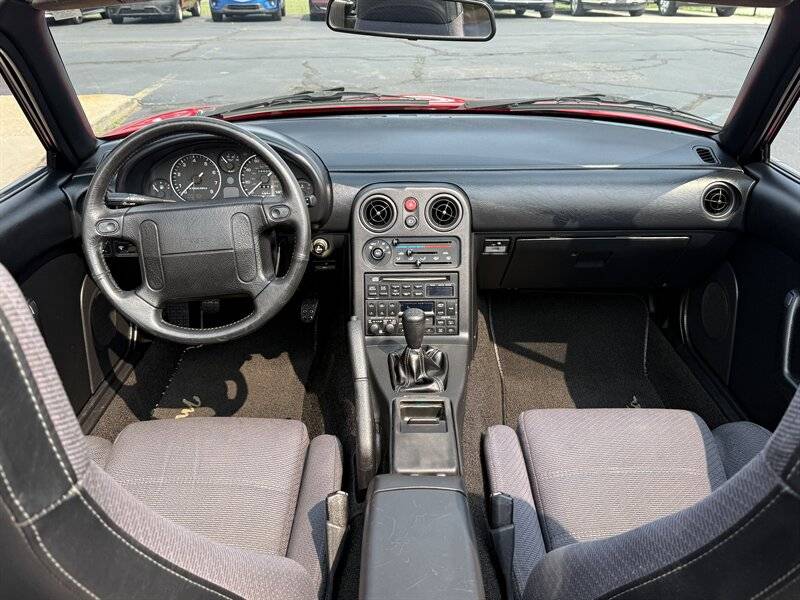 Mazda-mx-5-miata-convertible-1990-17