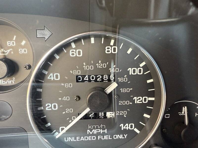 Mazda-mx-5-miata-convertible-1990-18