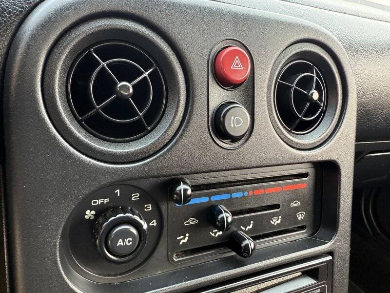 Mazda-mx-5-miata-convertible-1990-19
