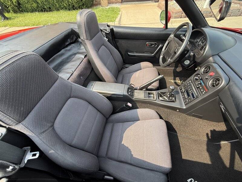 Mazda-mx-5-miata-convertible-1990-21