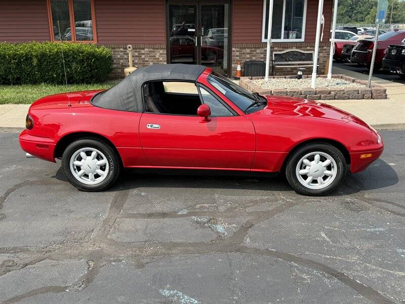 Mazda-mx-5-miata-convertible-1990-3