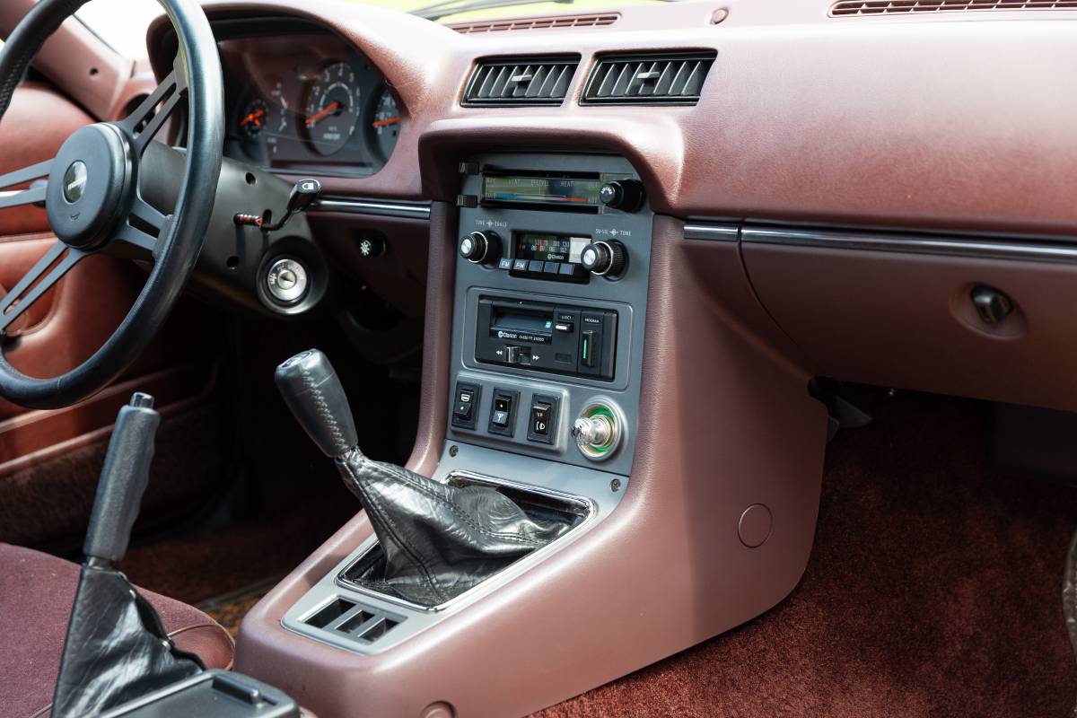 Mazda-rx-7-1980-21