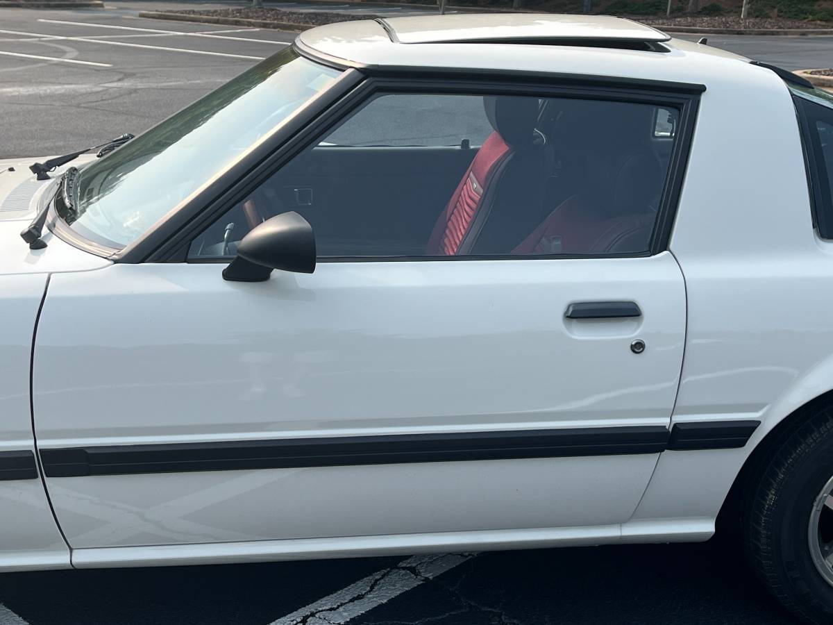 Mazda-rx7-1985-white-11