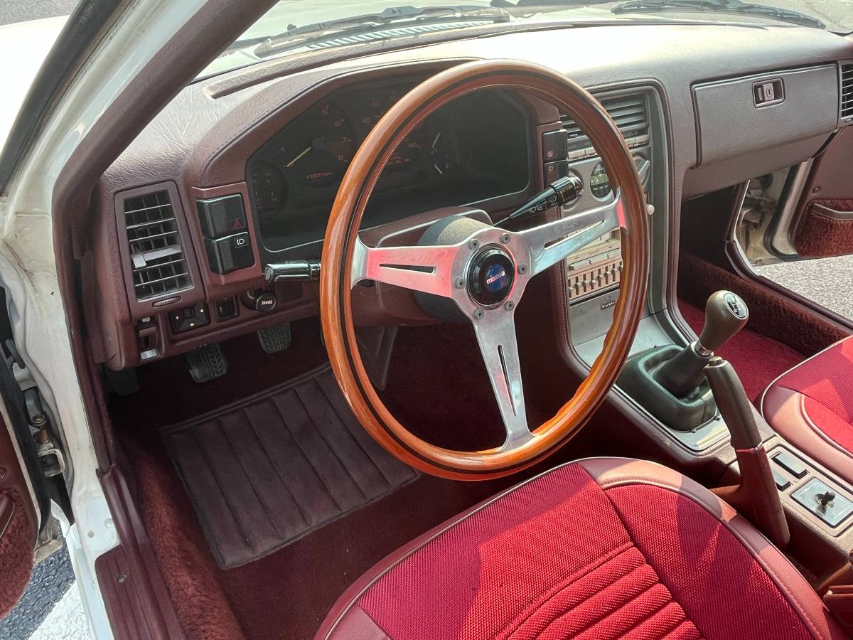 Mazda-rx7-1985-white-15