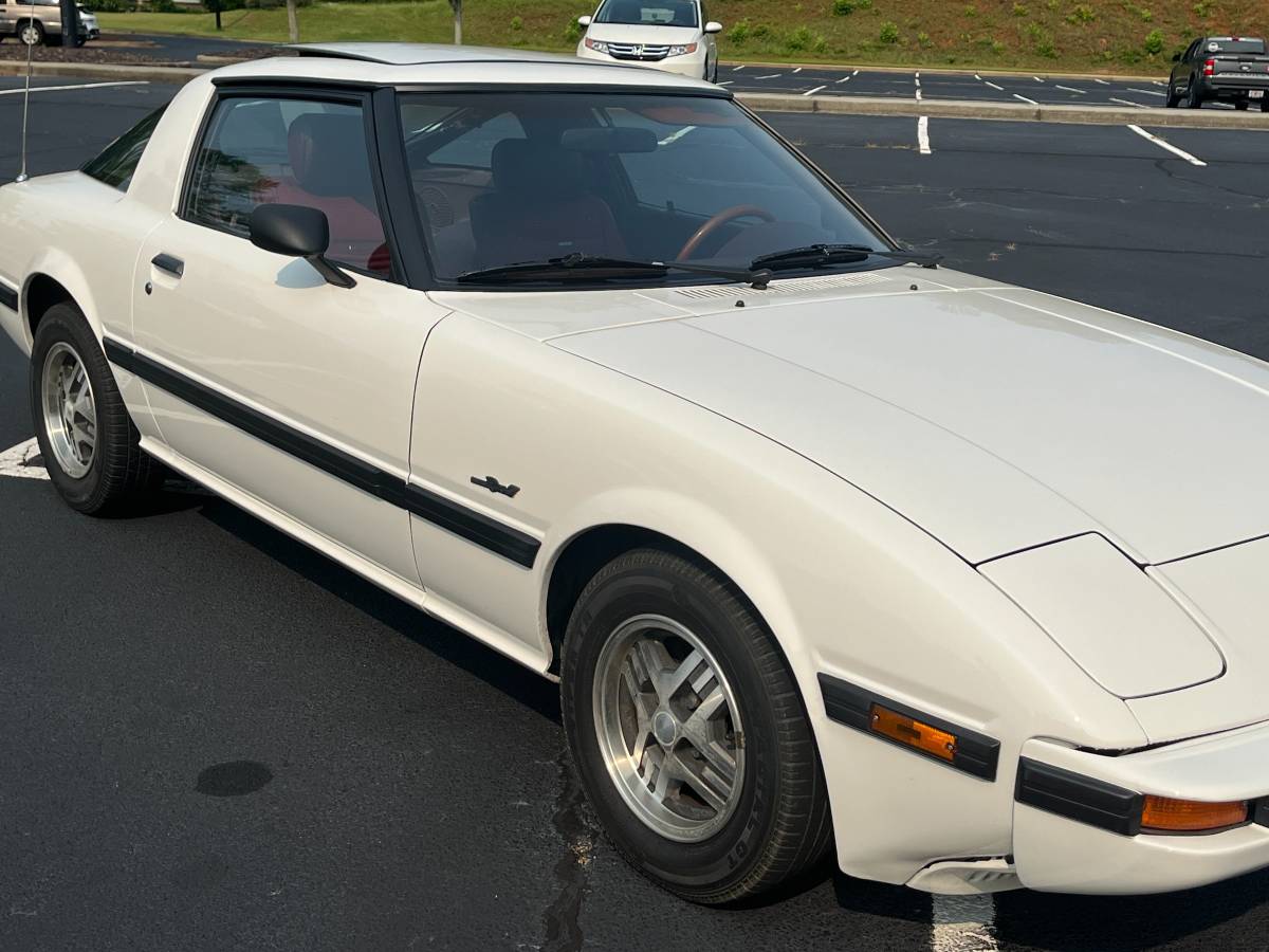 Mazda-rx7-1985-white-4