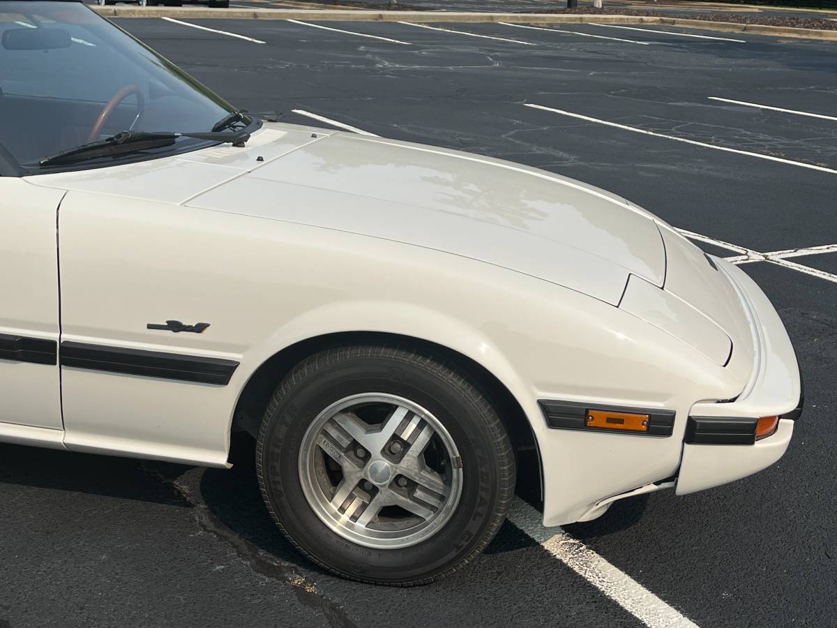 Mazda-rx7-1985-white-5