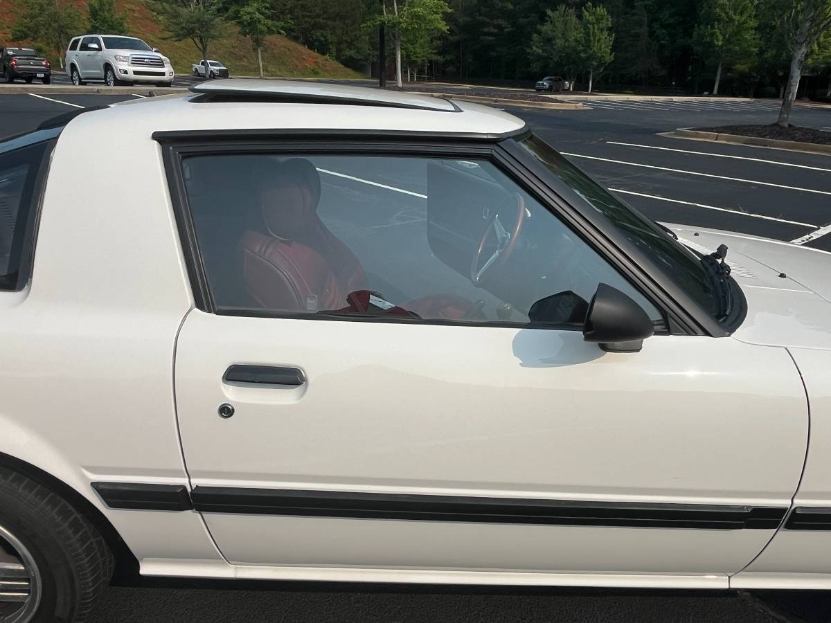Mazda-rx7-1985-white-6