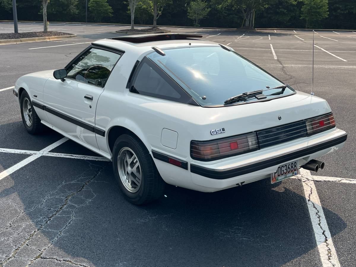 Mazda-rx7-1985-white-8