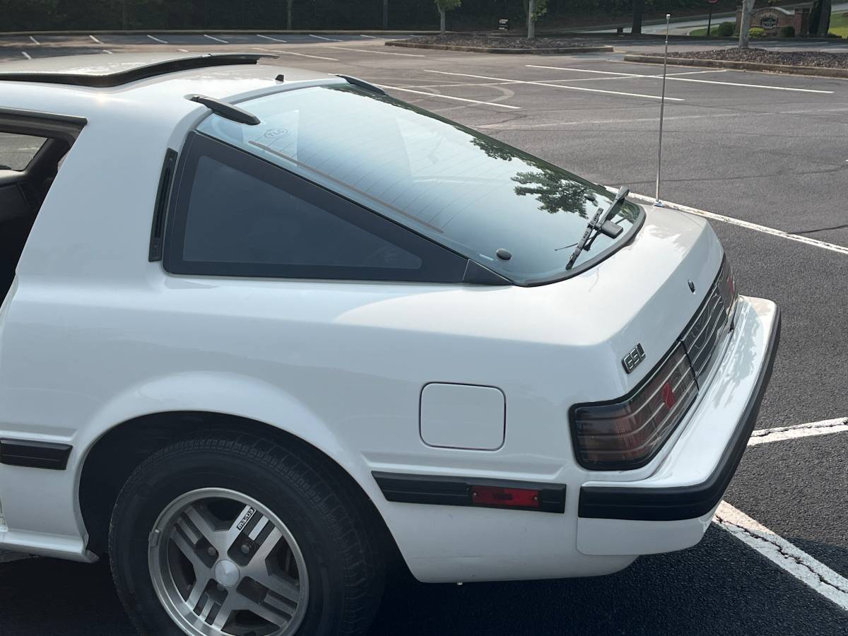 Mazda-rx7-1985-white-9