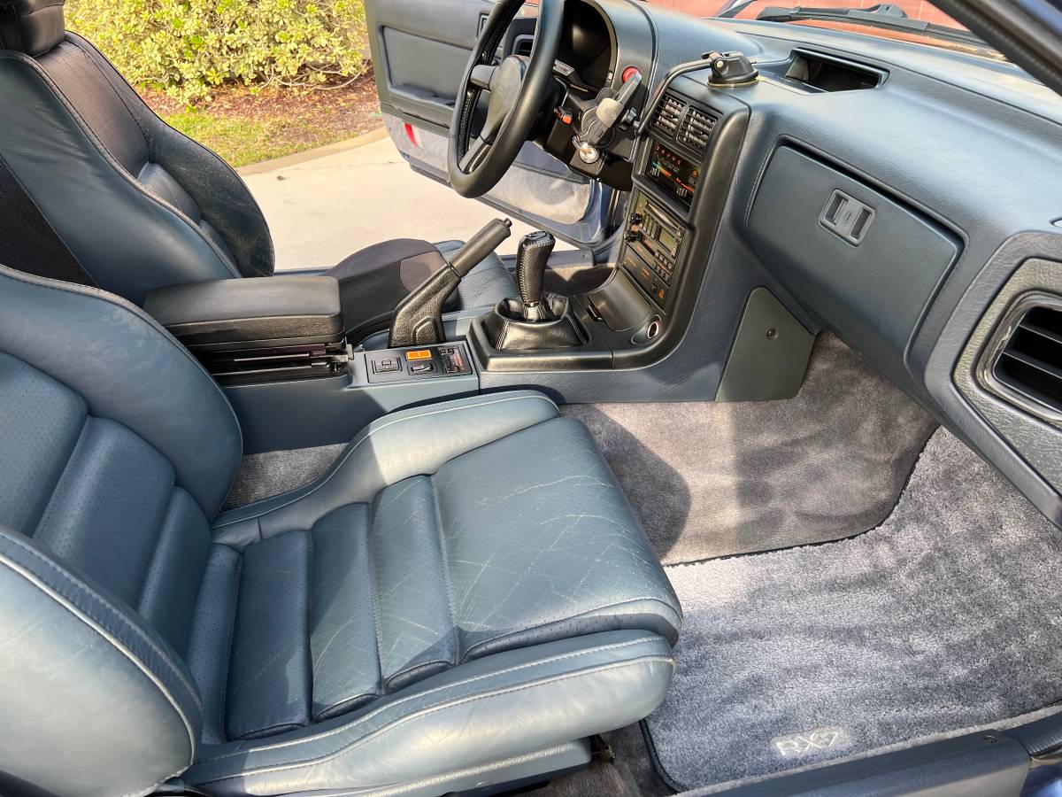 Mazda-rx7-1989-blue-21