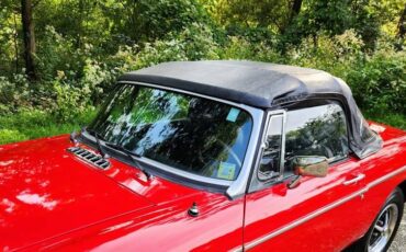 Mb-mgb-1976-red-10