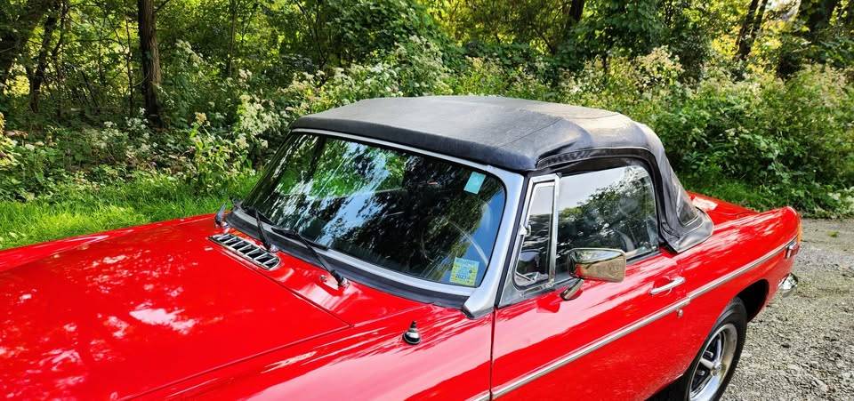 Mb-mgb-1976-red-10