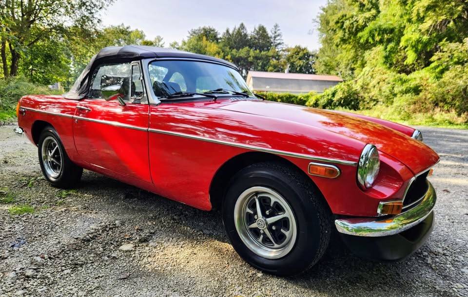 Mb-mgb-1976-red-11