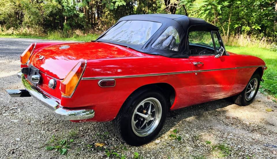 Mb-mgb-1976-red-12