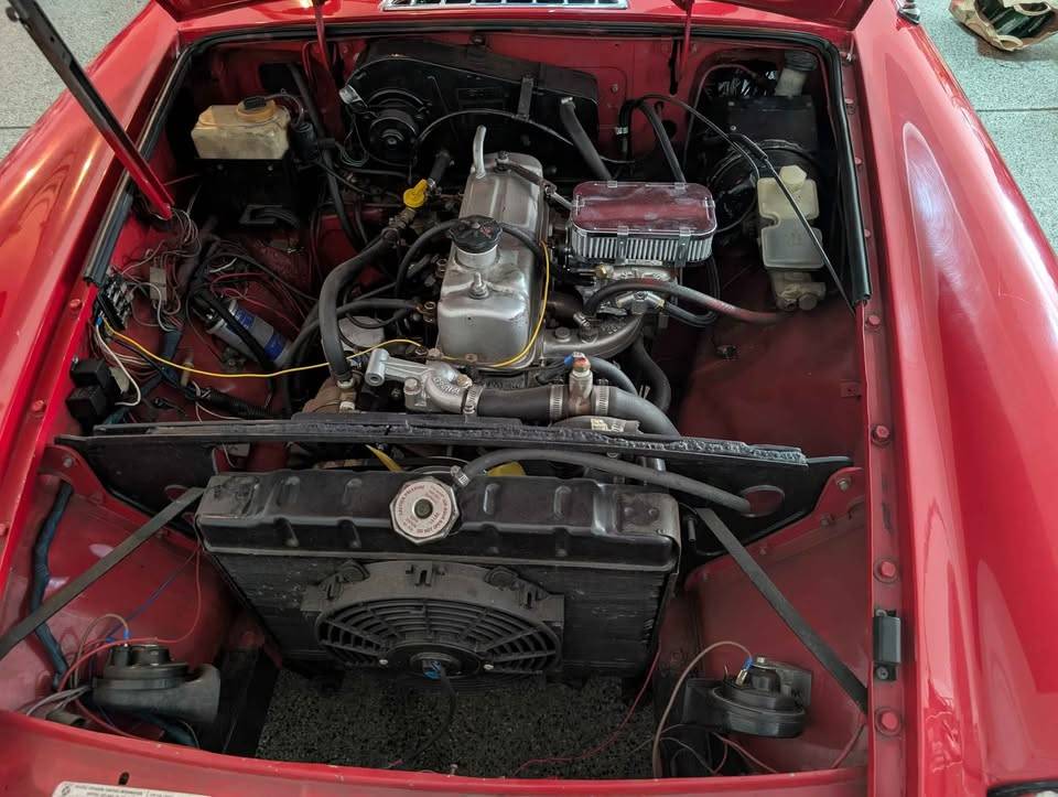 Mb-mgb-1976-red-13
