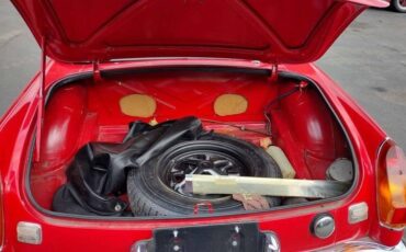 Mb-mgb-1976-red-14