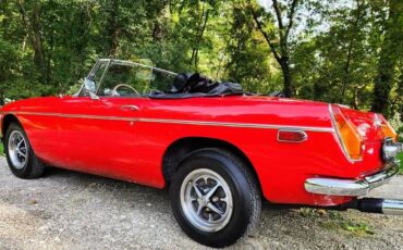 Mb-mgb-1976-red-2