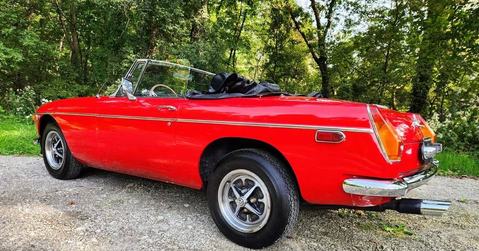 Mb-mgb-1976-red-2
