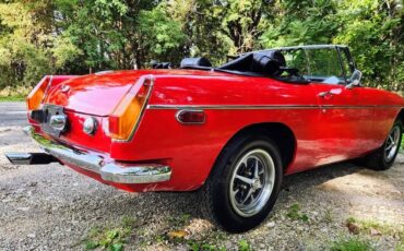 Mb-mgb-1976-red-5