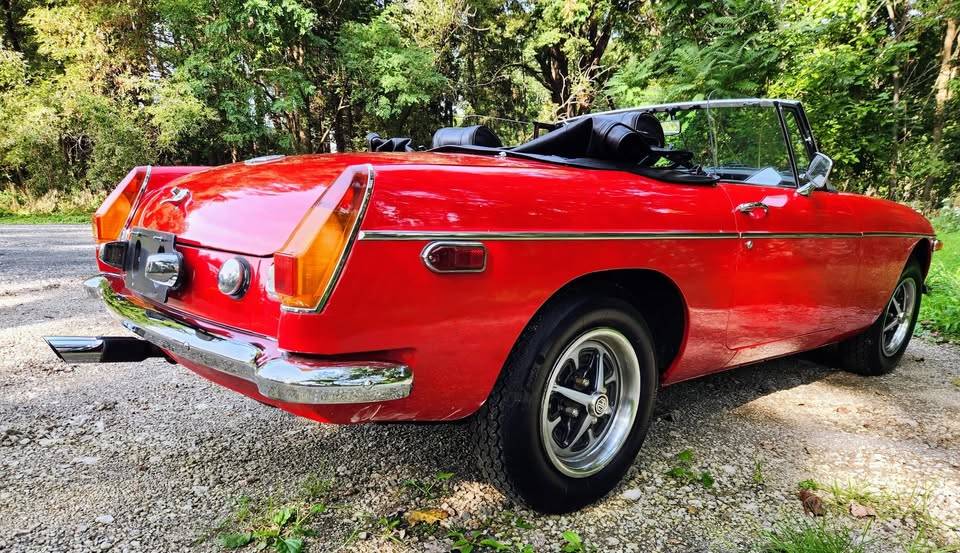 Mb-mgb-1976-red-5