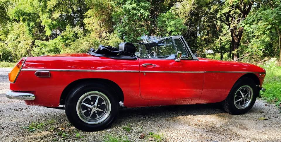 Mb-mgb-1976-red-6