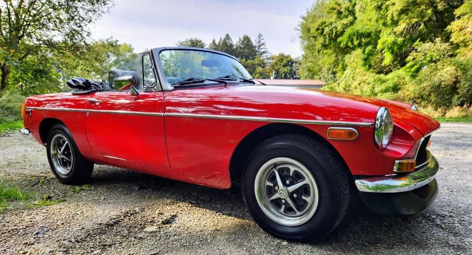 Mb-mgb-1976-red-7
