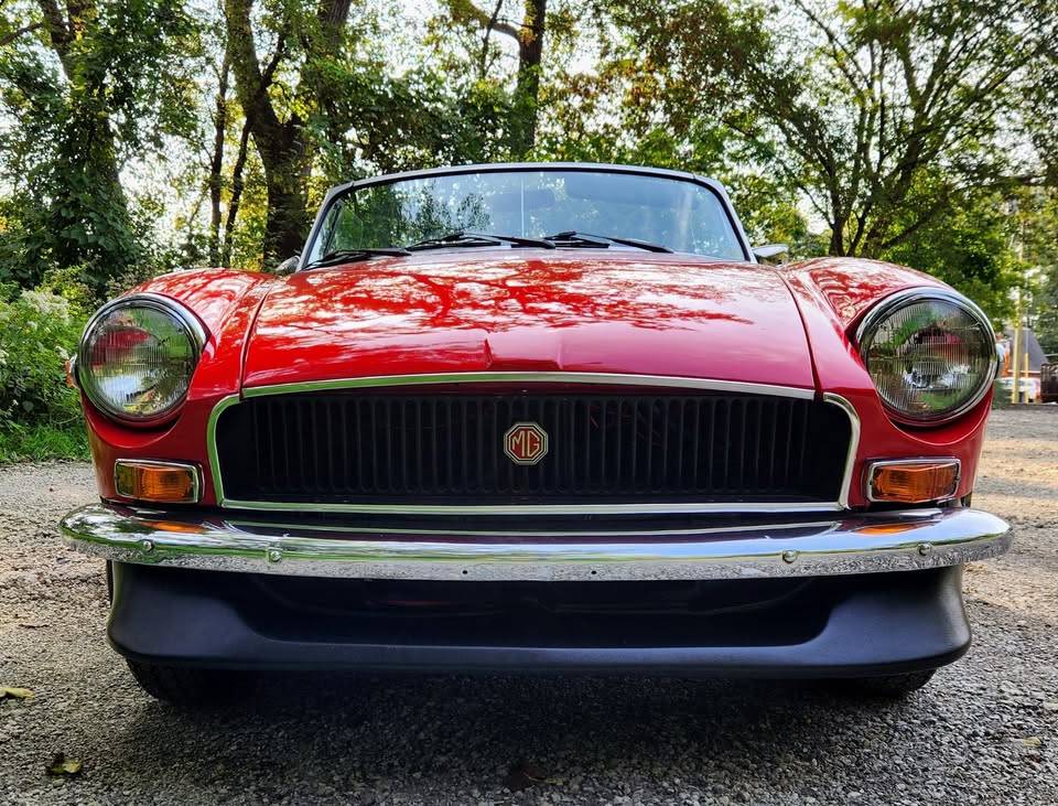 Mb-mgb-1976-red-8