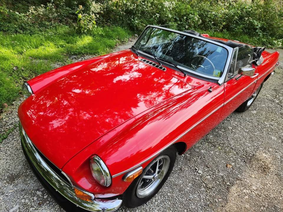 Mb-mgb-1976-red-9