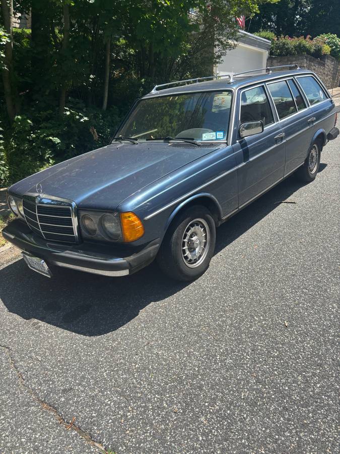 Mecedes-benz-diesel-1984-blue-2