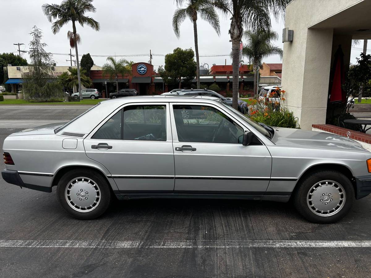 Mercedes-190-d-diesel-1986-blue-4