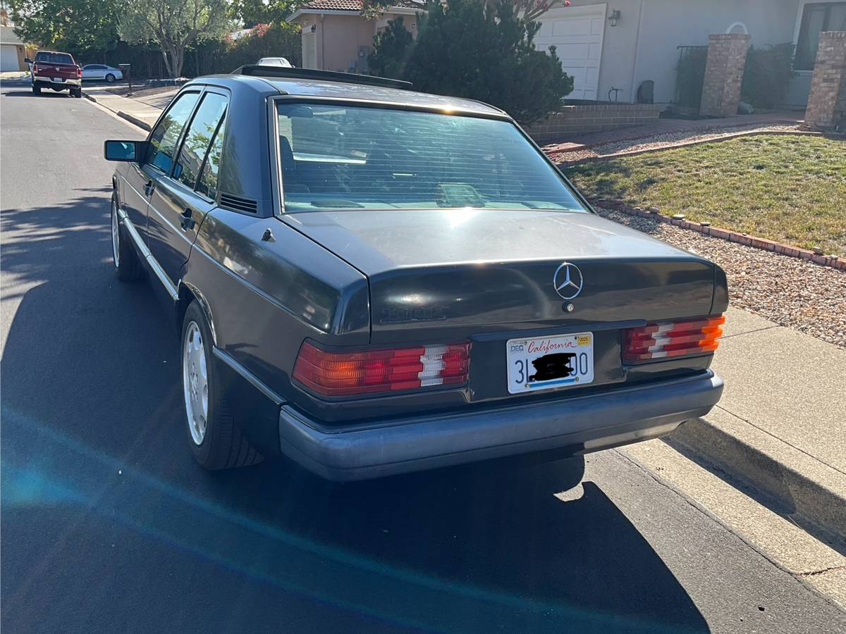 Mercedes-190e-1991-3